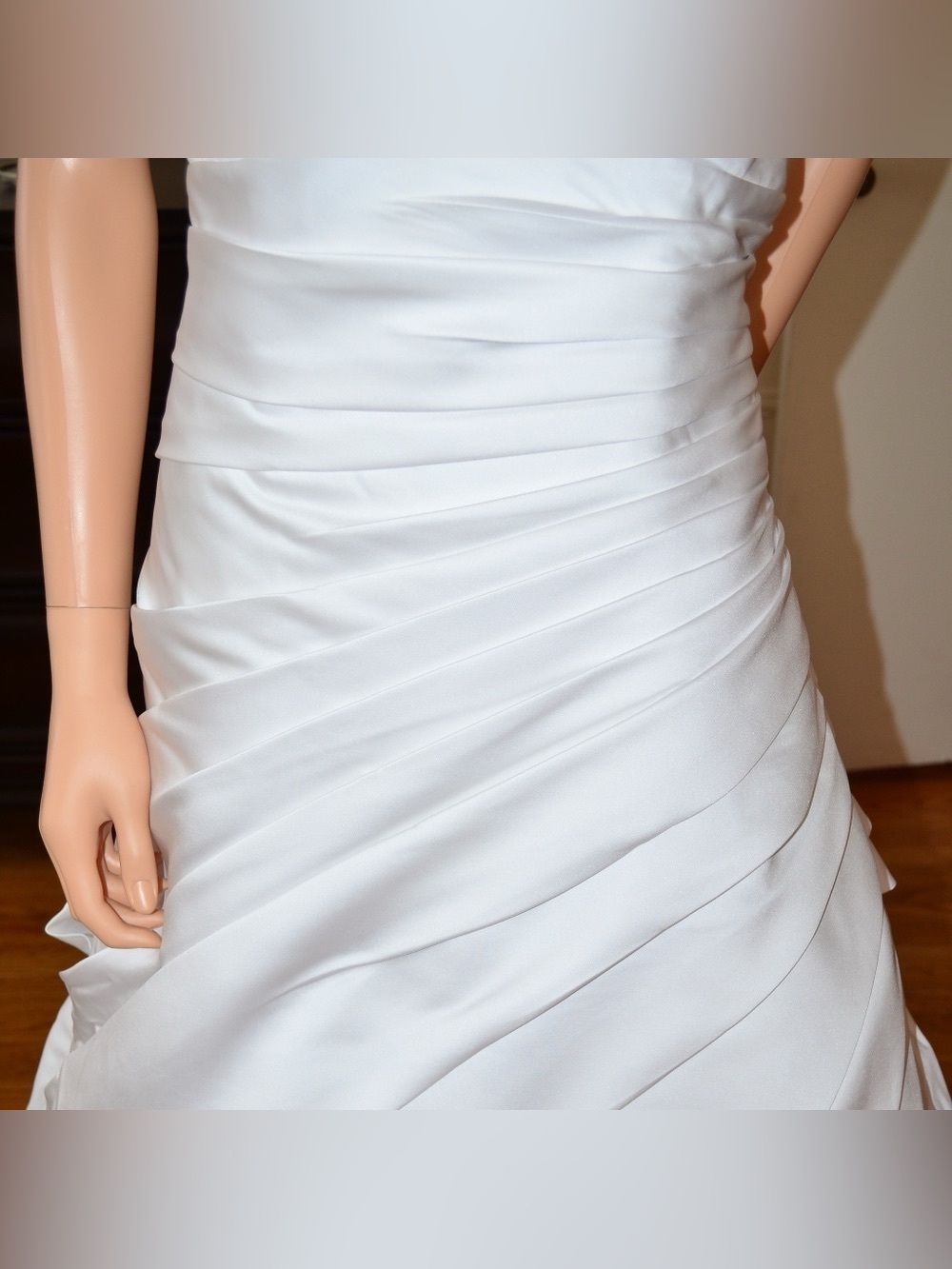 Eden Bridals Ivory Strapless Wedding Gown Size 10 Beaded Sweetheart Neckline - Picture 5 of 16